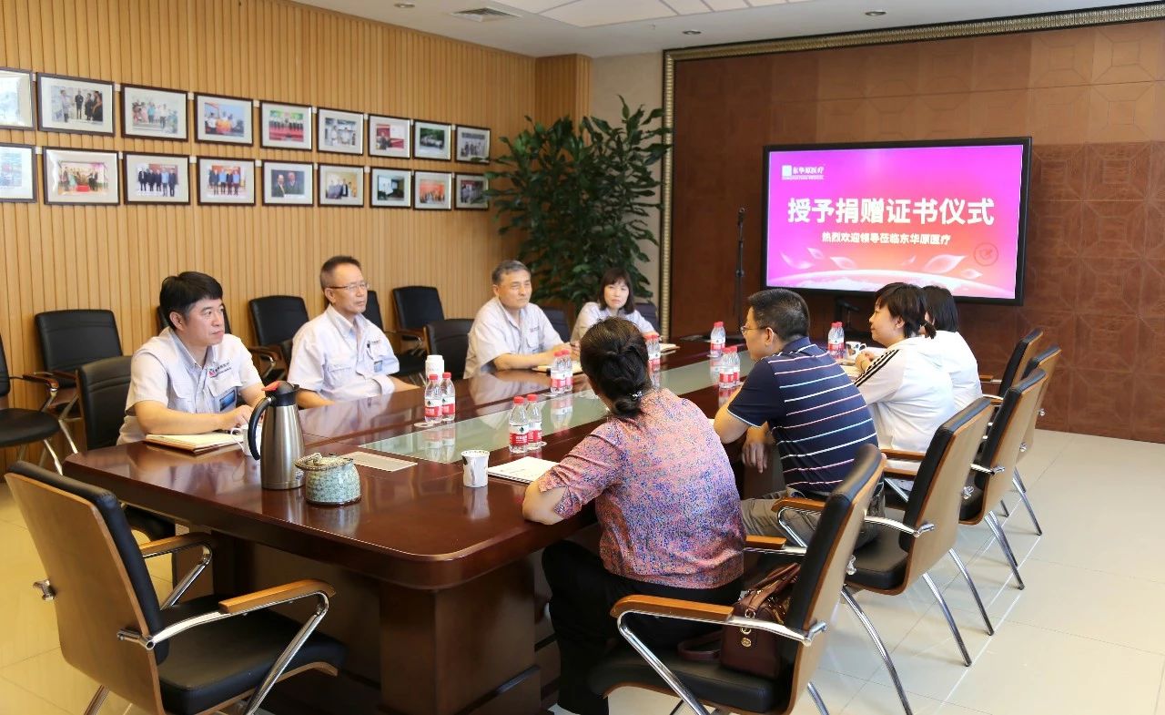 城南街道工委副书记、办事处主任曾波等人与公司领导深入交流